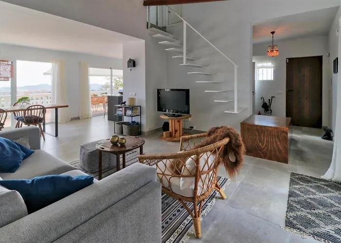 别墅 Villa, Private Pool And Great Views 丰希罗拉