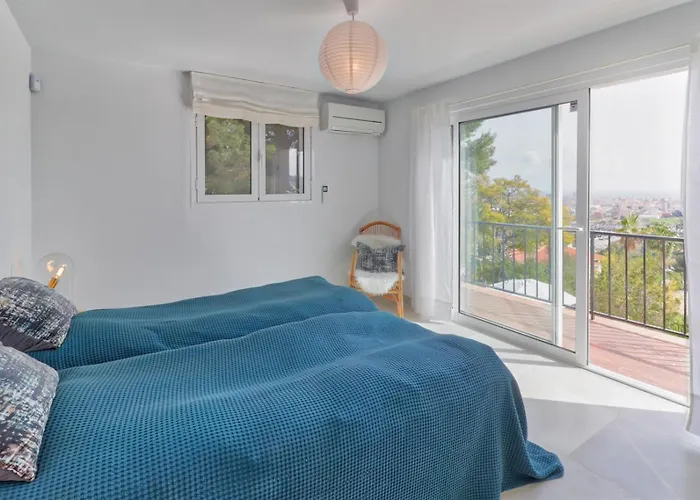 Villa, Private Pool And Great Views 别墅 丰希罗拉